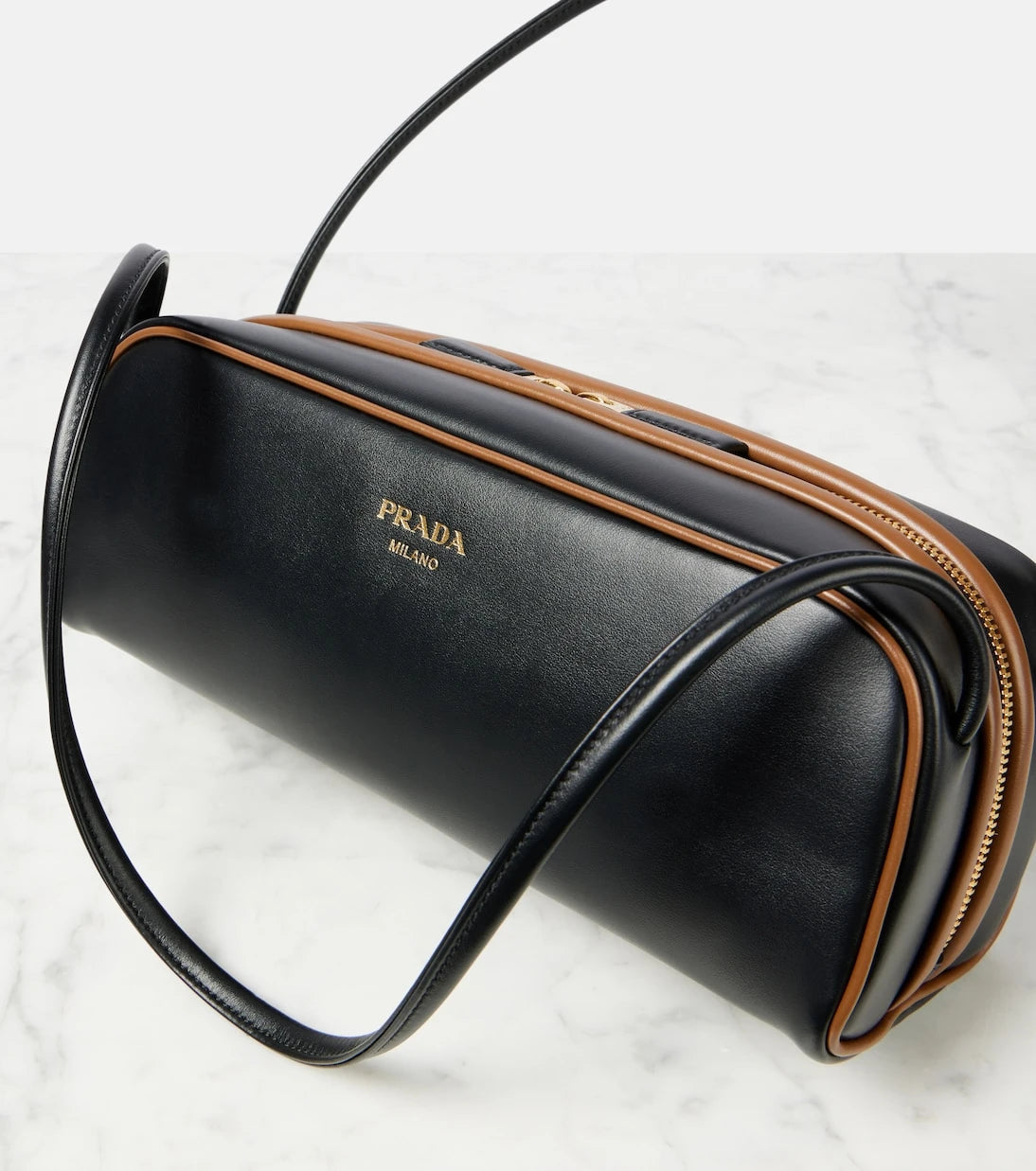 Prada - حقيبة كتف برادا سوينغ صغيرة من الجلد