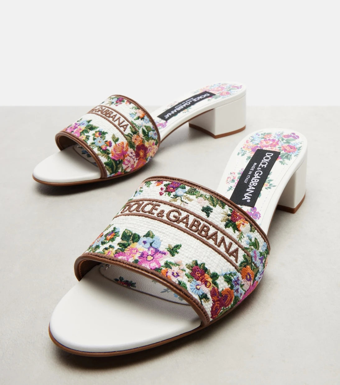 Dolce&Gabbana - حذاء مفتوح من الخلف ومزين بالجلد والزهور