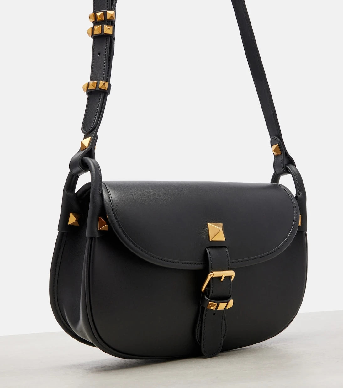 Valentino Garavani - Flaneuse Rockstud Medium leather crossbody bag