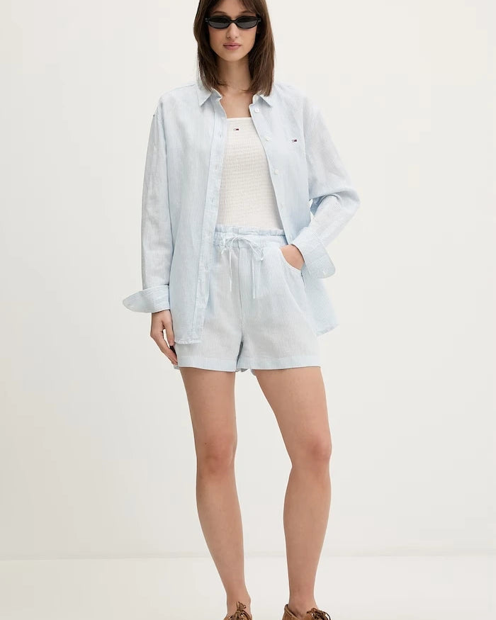 Tommy Jeans kadın kısa pantolon keten karışımlı