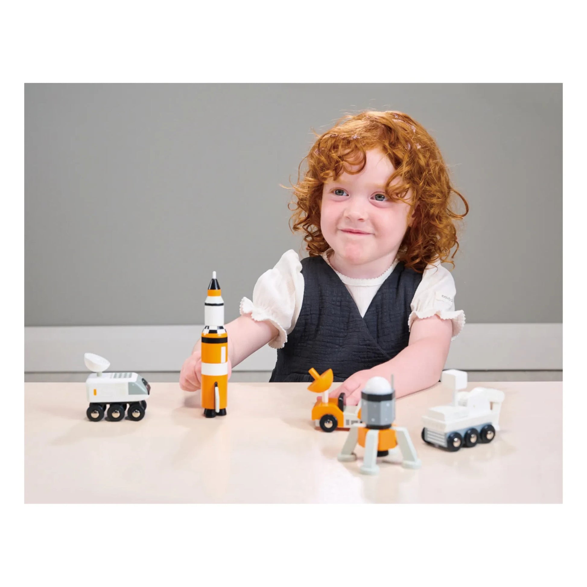 Tender Leaf Toys - Space traveler set