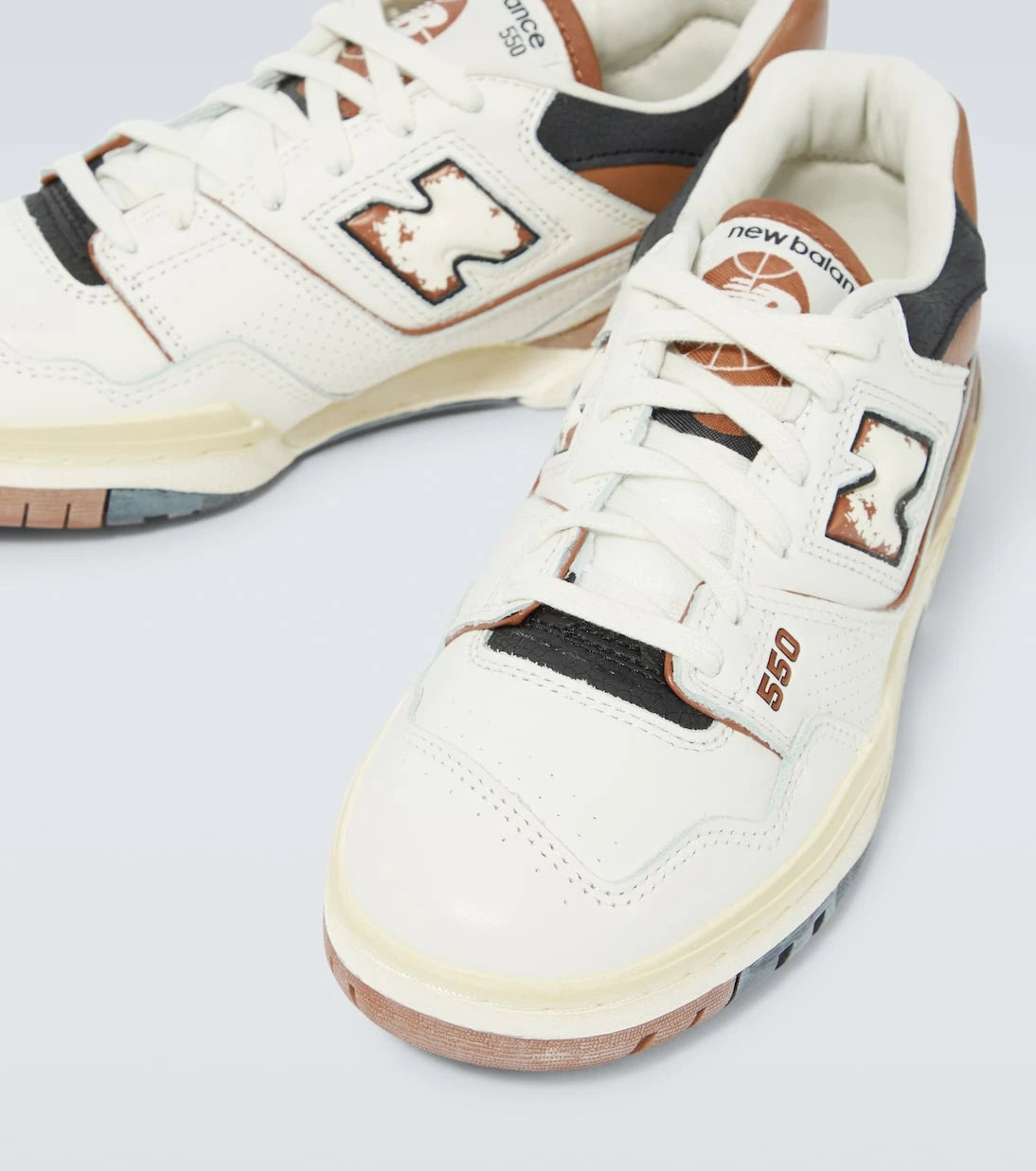 New Balance - حذاء سنيكرز 550 جلدي