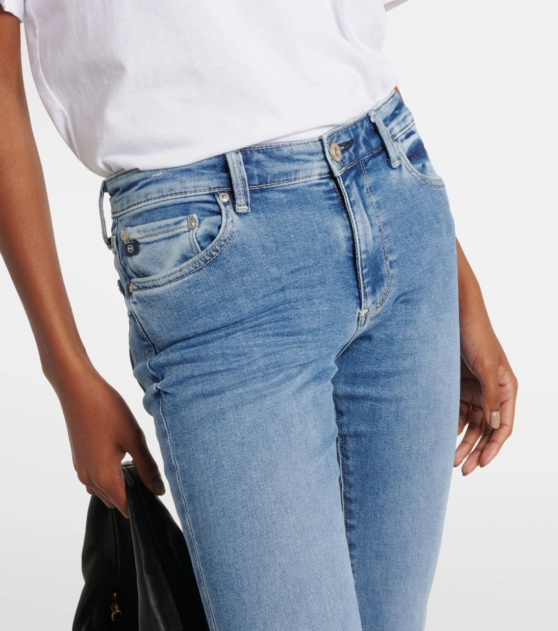 AG Jeans - بنطلون جينز جودي بقصة واسعة وقصيرة