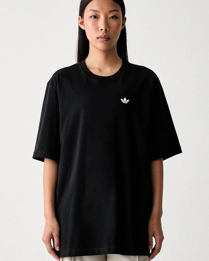 adidas Originals Essentials pamuklu kadın tişört