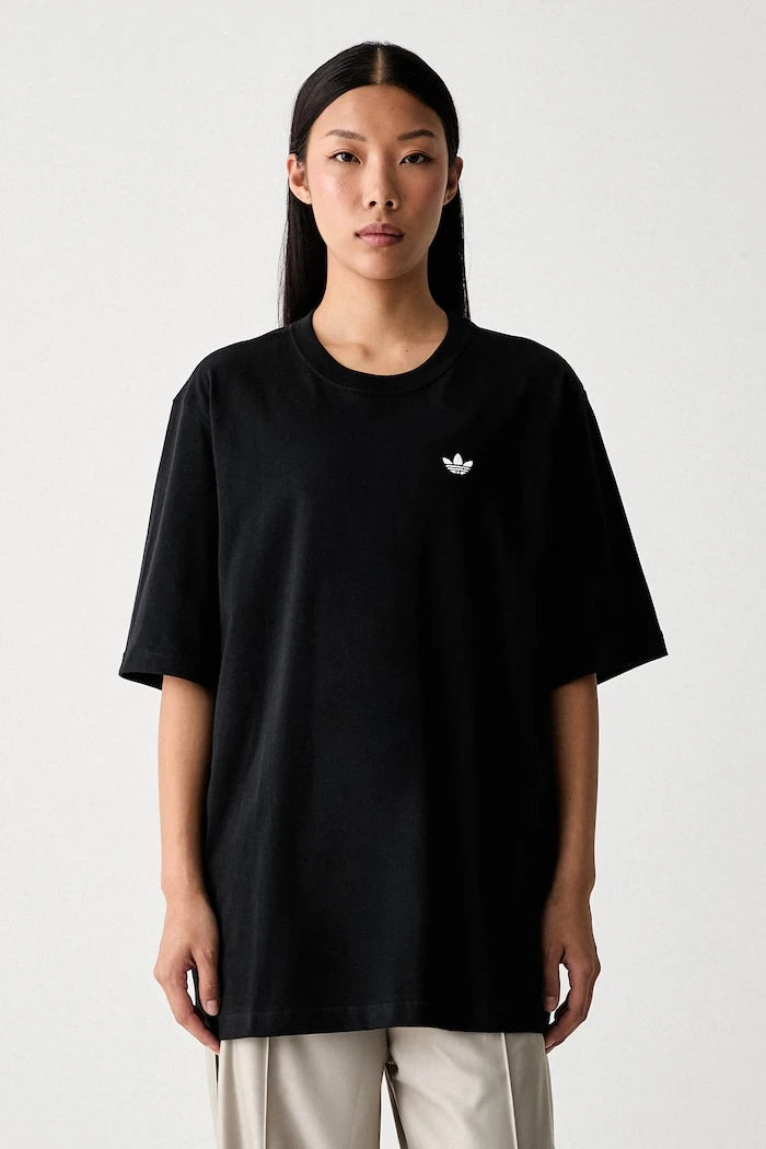 adidas Originals Essentials pamuklu kadın tişört