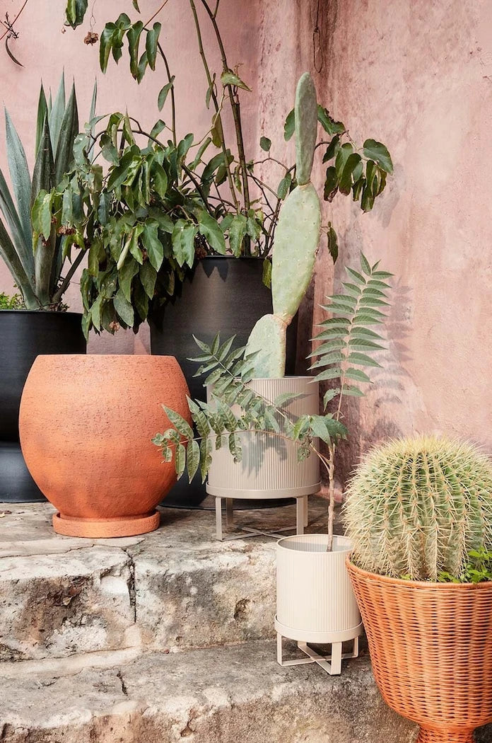 Саксия със стойка ferm LIVING Bau Pot