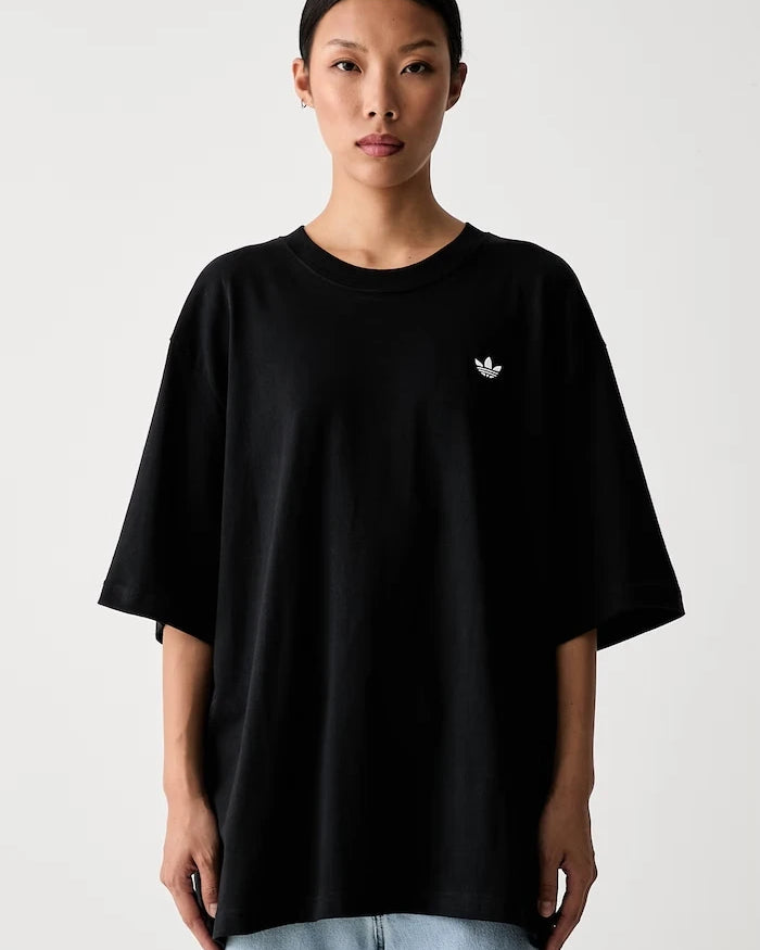 adidas Originals kadın pamuklu Essentials tişört