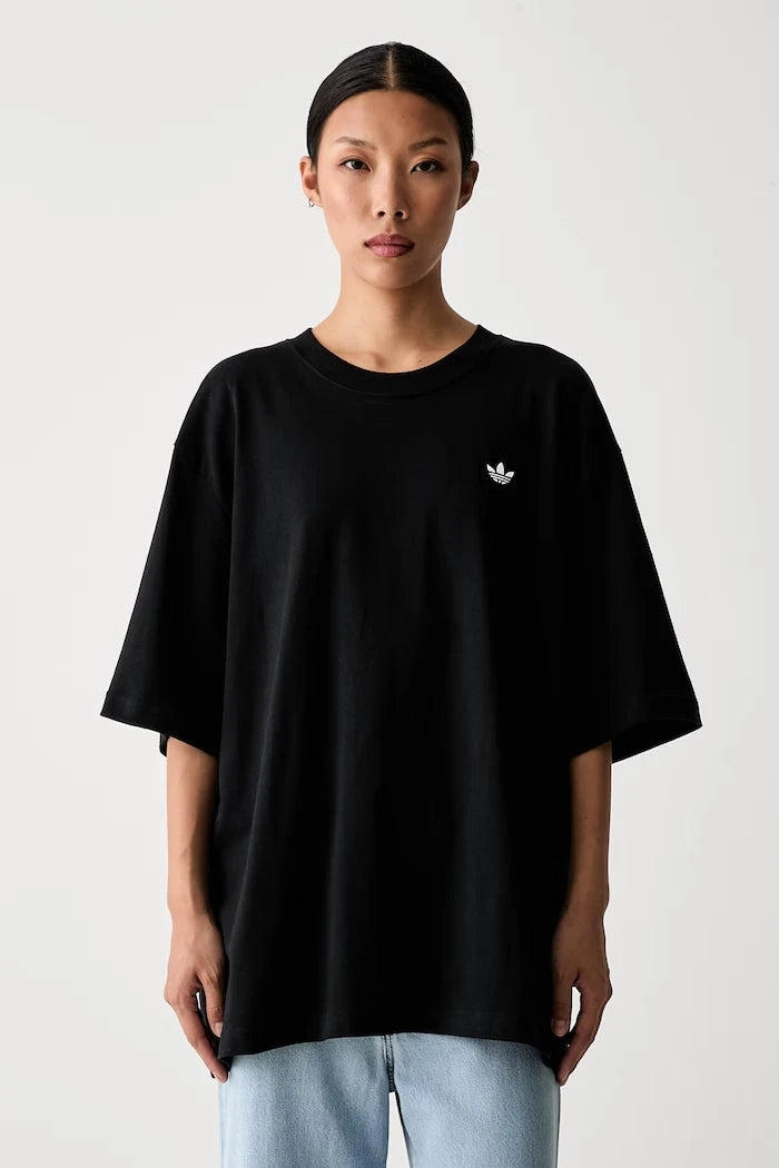 adidas Originals kadın pamuklu Essentials tişört
