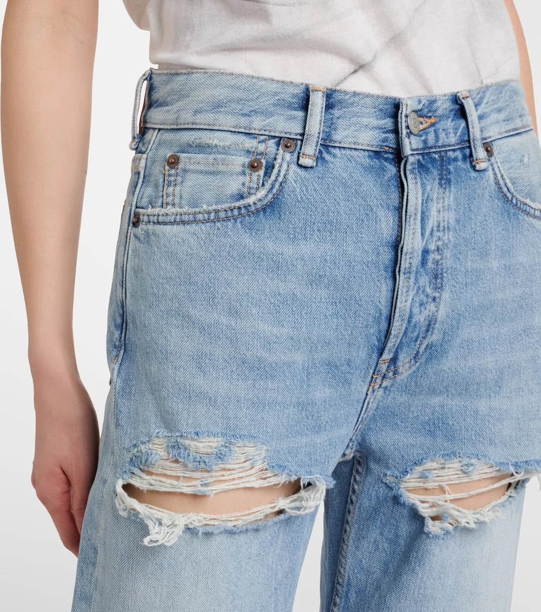 Acne Studios - جينز بقصة مستقيمة ومظهر عتيق (Distressed)