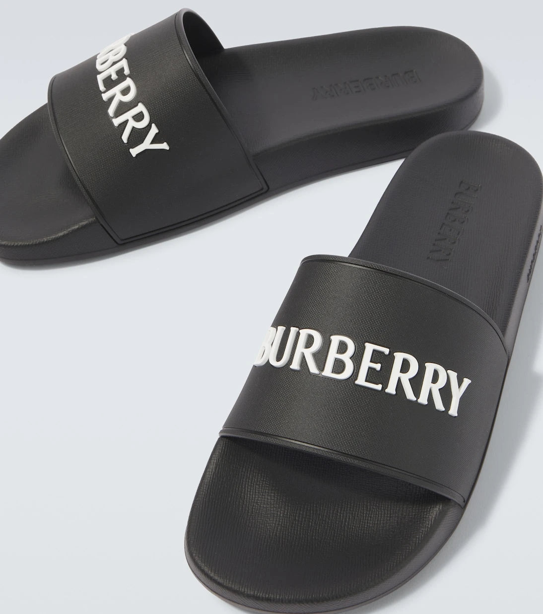 Burberry - Logo slides