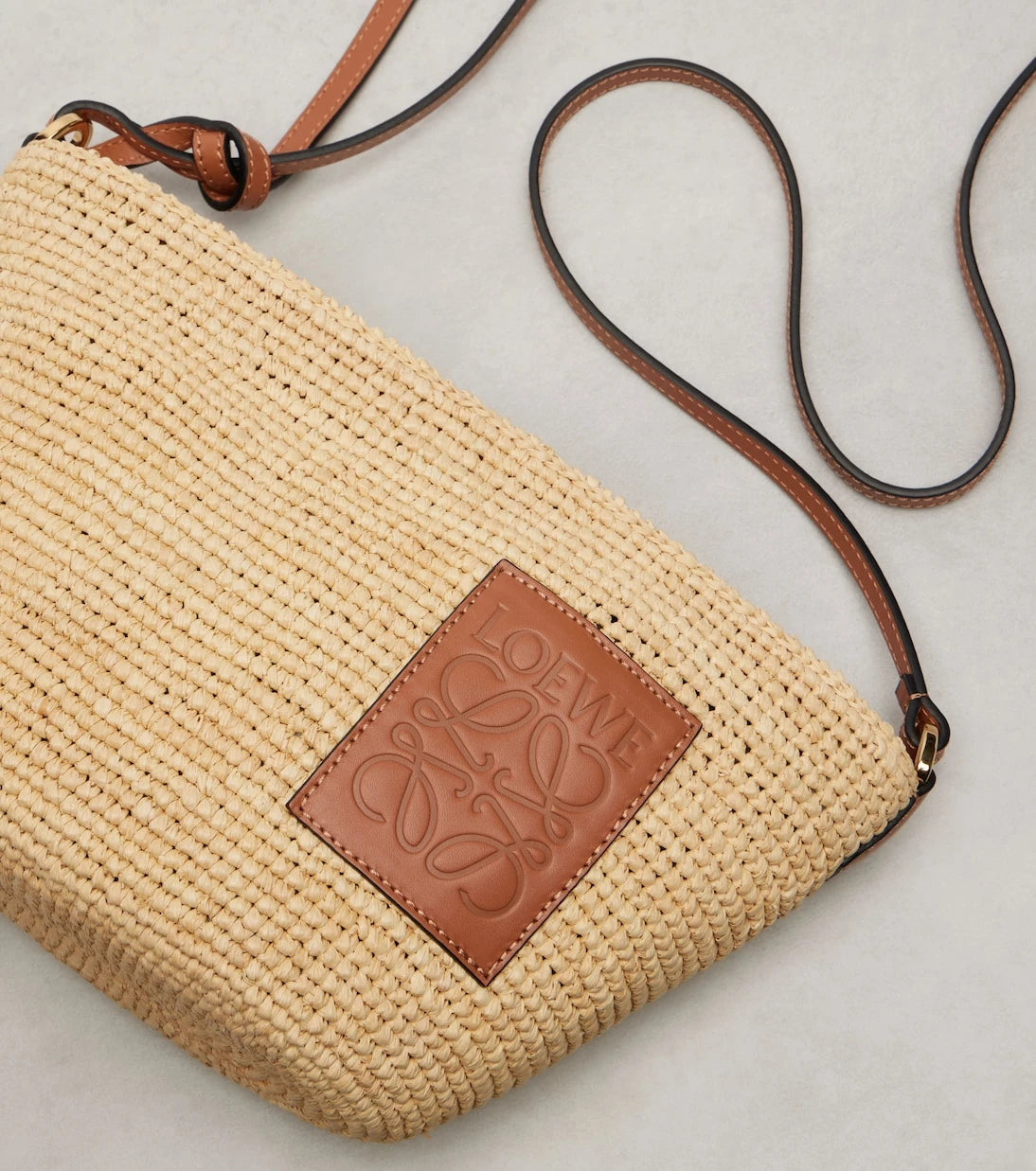 Loewe - حقيبة كتف مشقوقة Paula’s Ibiza
