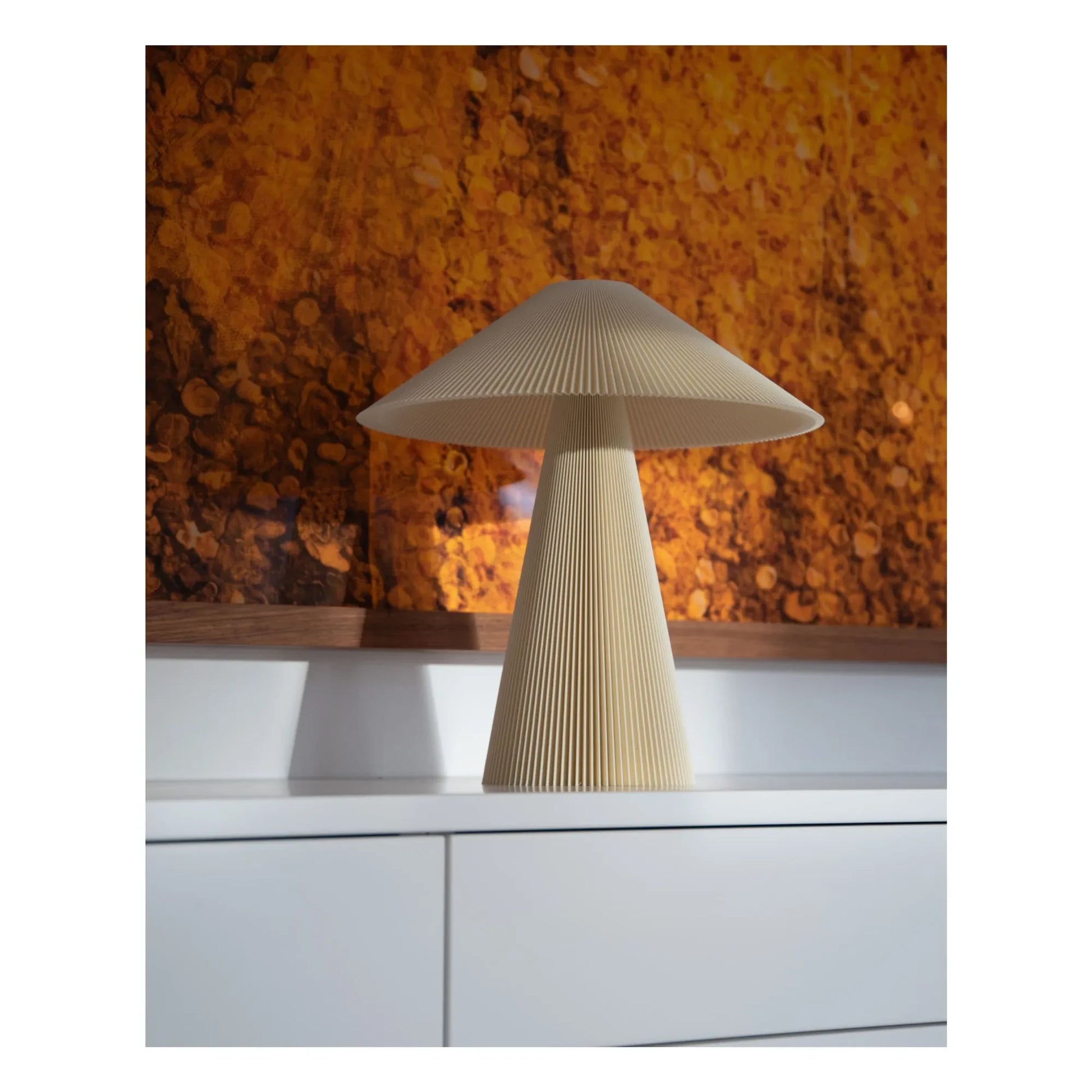 Manu Matters - Teen Jane table lamp | Cream