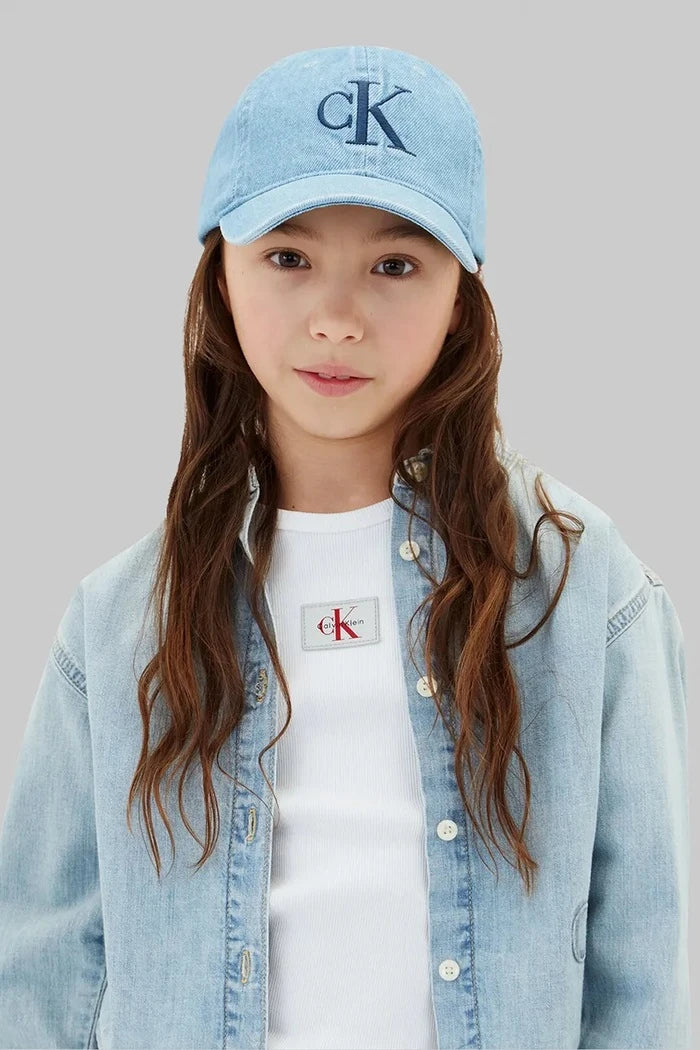 Calvin Klein Jeans çocuk denim siperlikli şapka