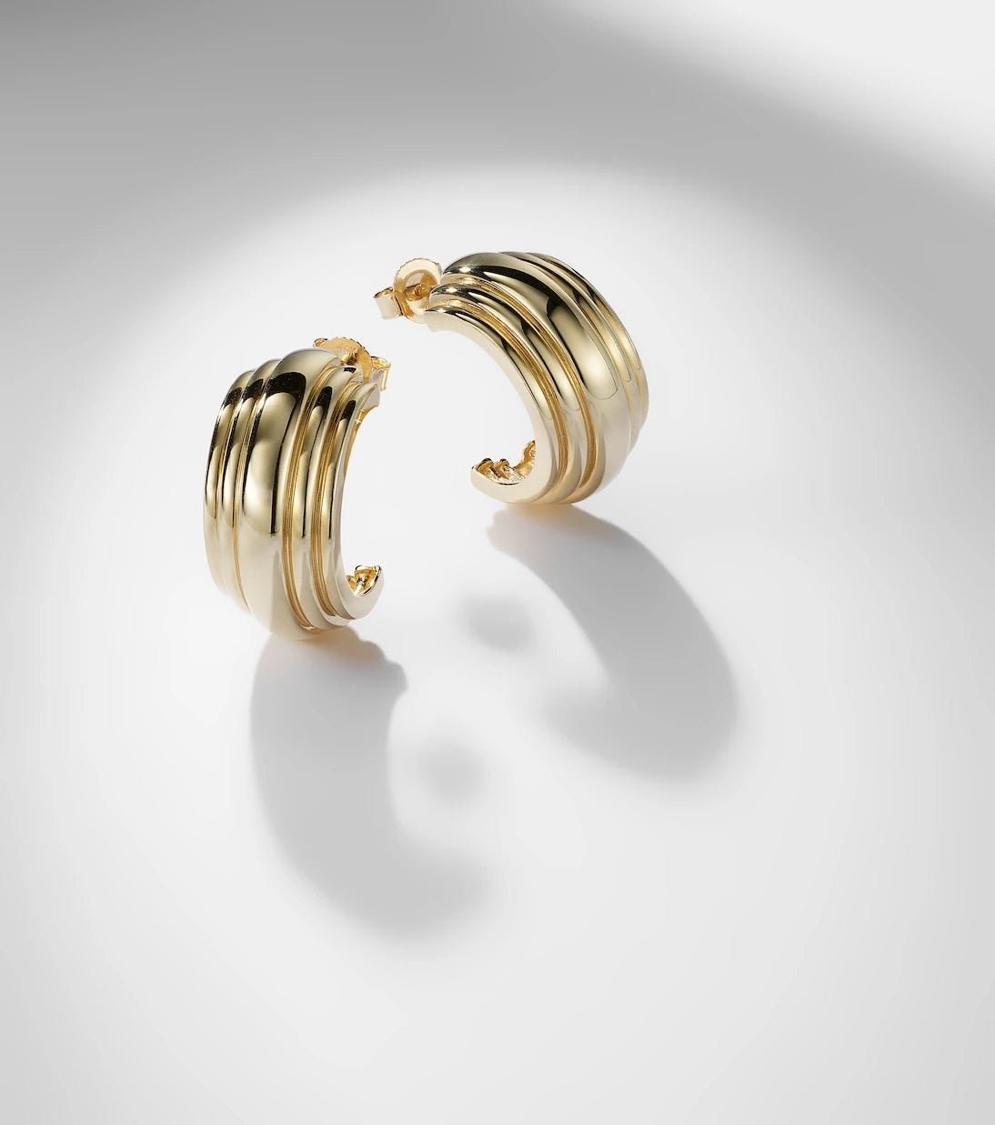 Stone and Strand - Serge 10kt gold hoop earrings