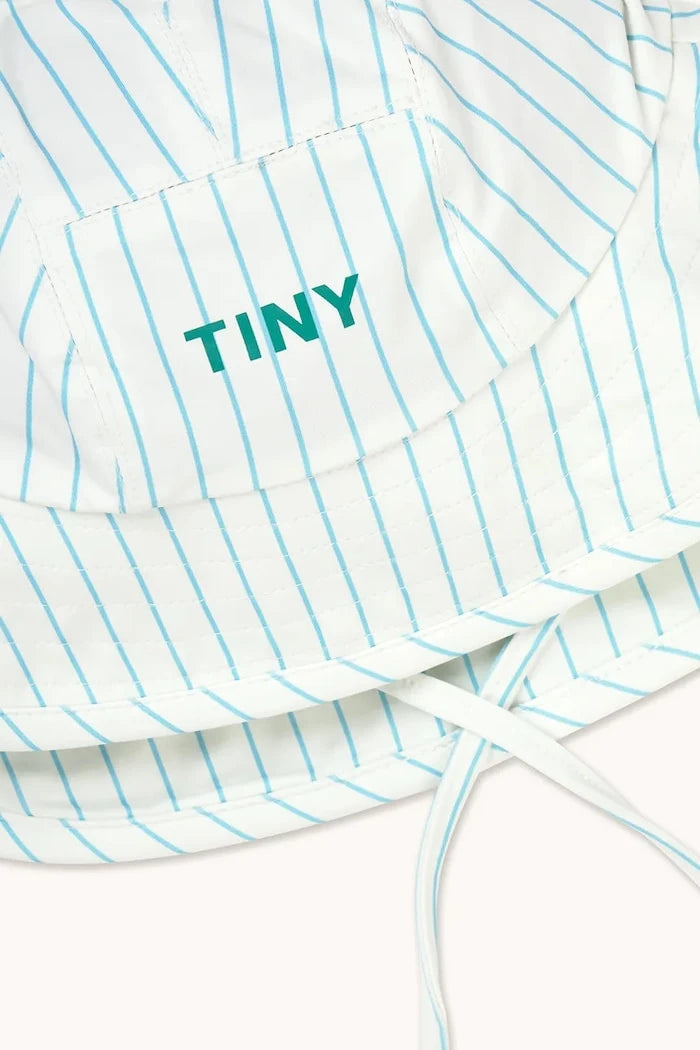 Детска капела Tinycottons CYAN FINE STRIPES BUCKET HAT