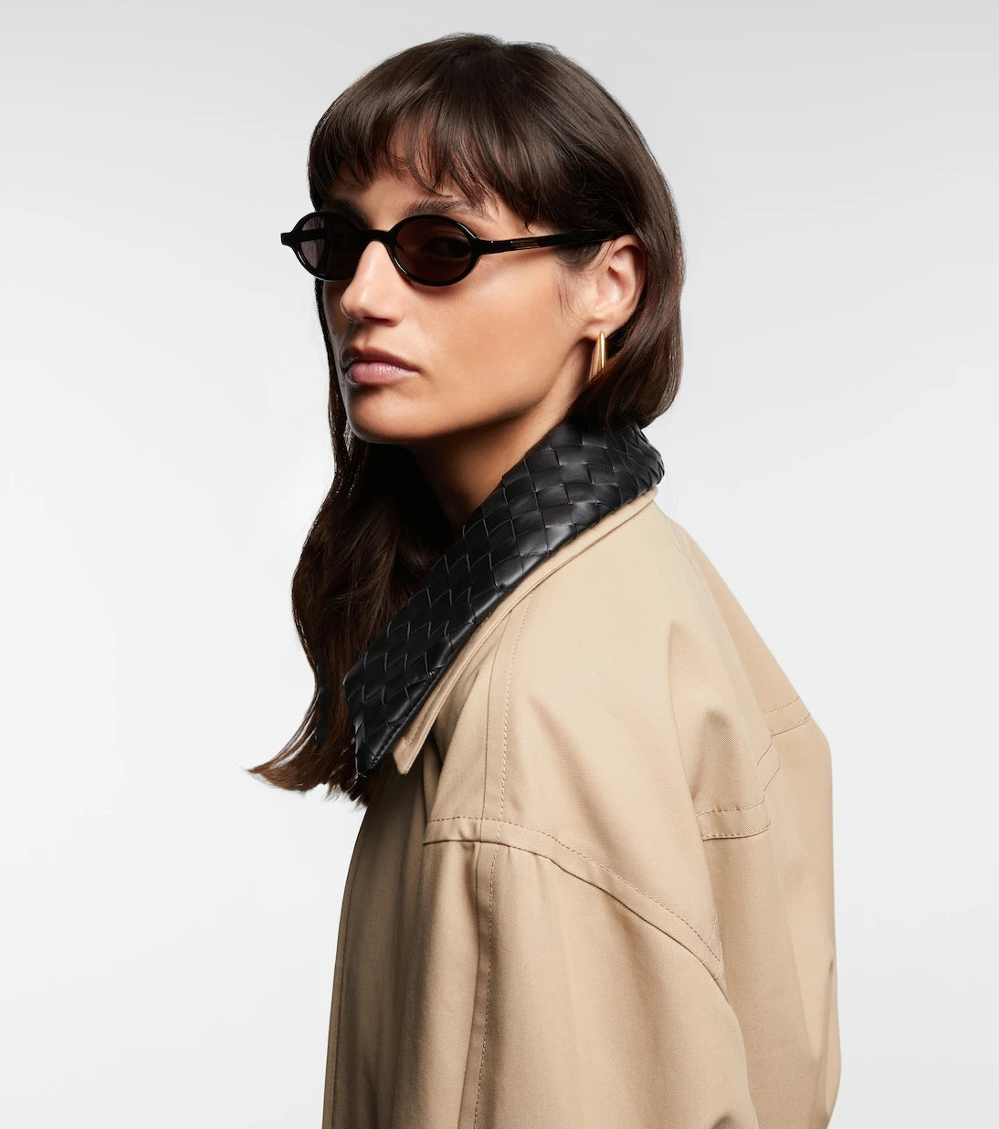 Bottega Veneta - نظارة شمسية كلاسيكية بيضاوية