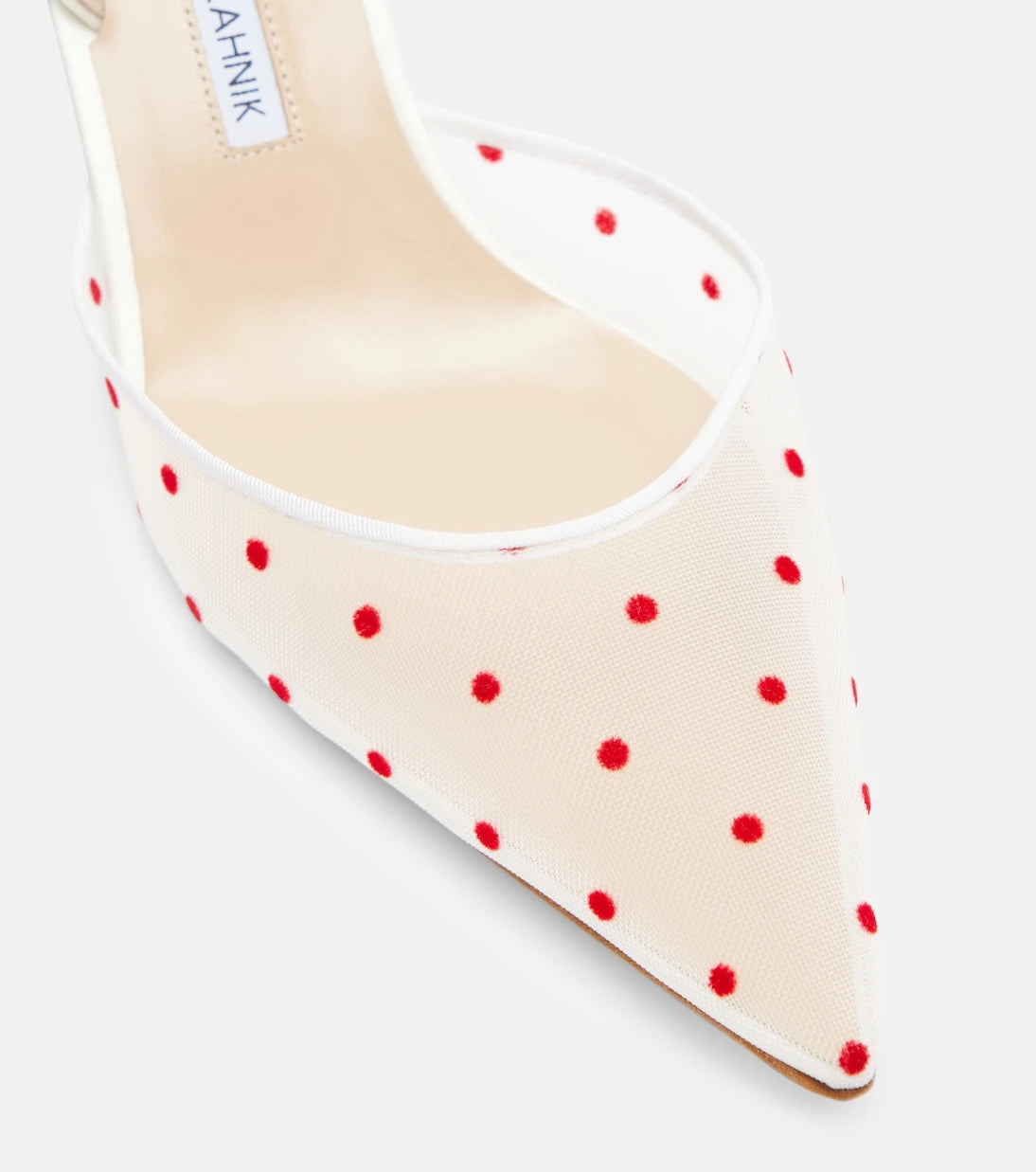 Manolo Blahnik - حذاء كارولين 50 بنقشة البولكا المنقطة بكعب عالٍ ومفتوح من الخلف