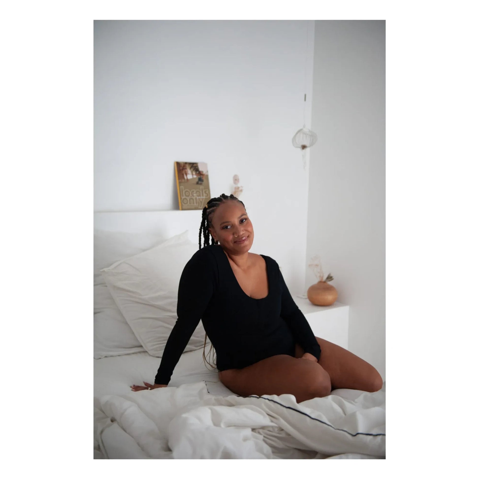 Mama Hangs - Nursing bodysuit | Black