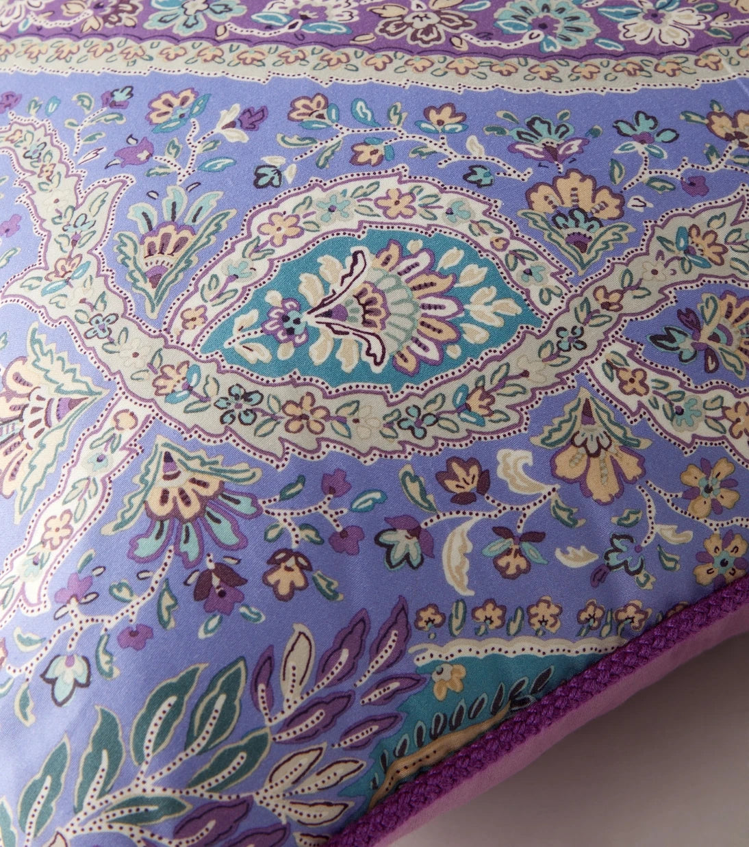 إترو - وسادة بيغاسو قطنية بطبعة البيزلي