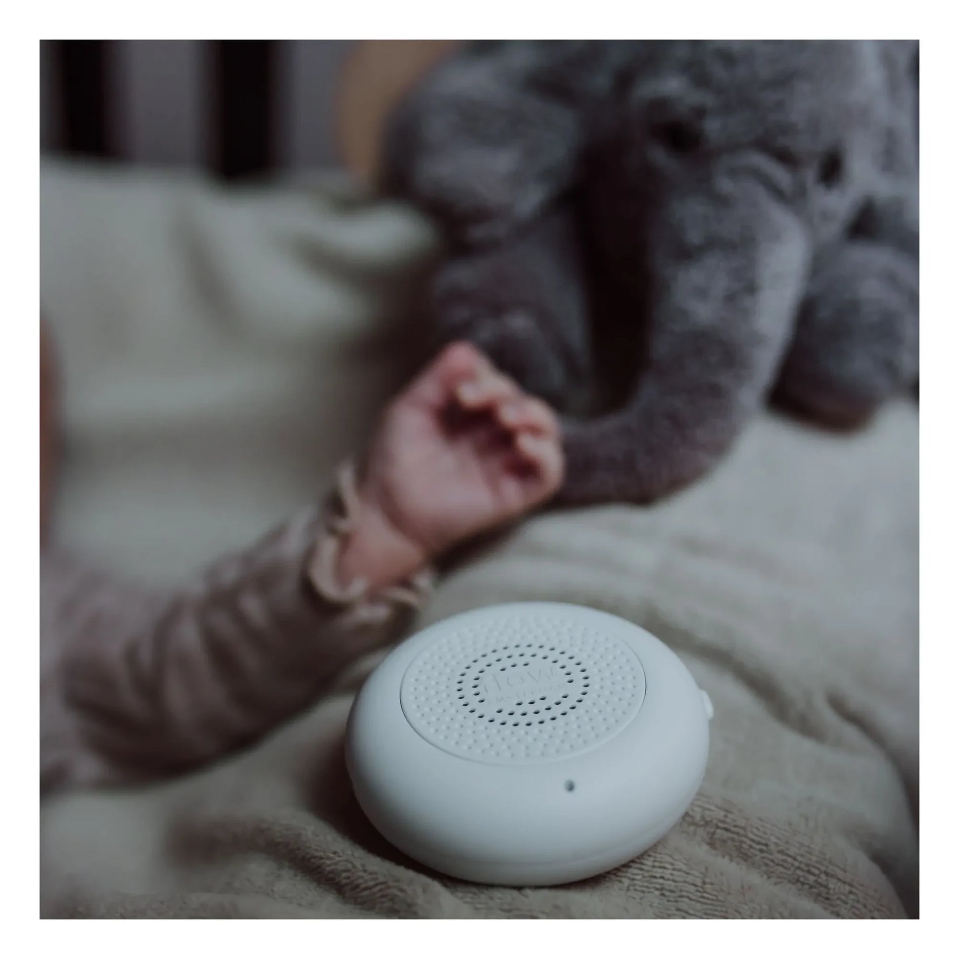 Flow - George white noise plush | Charcoal grey