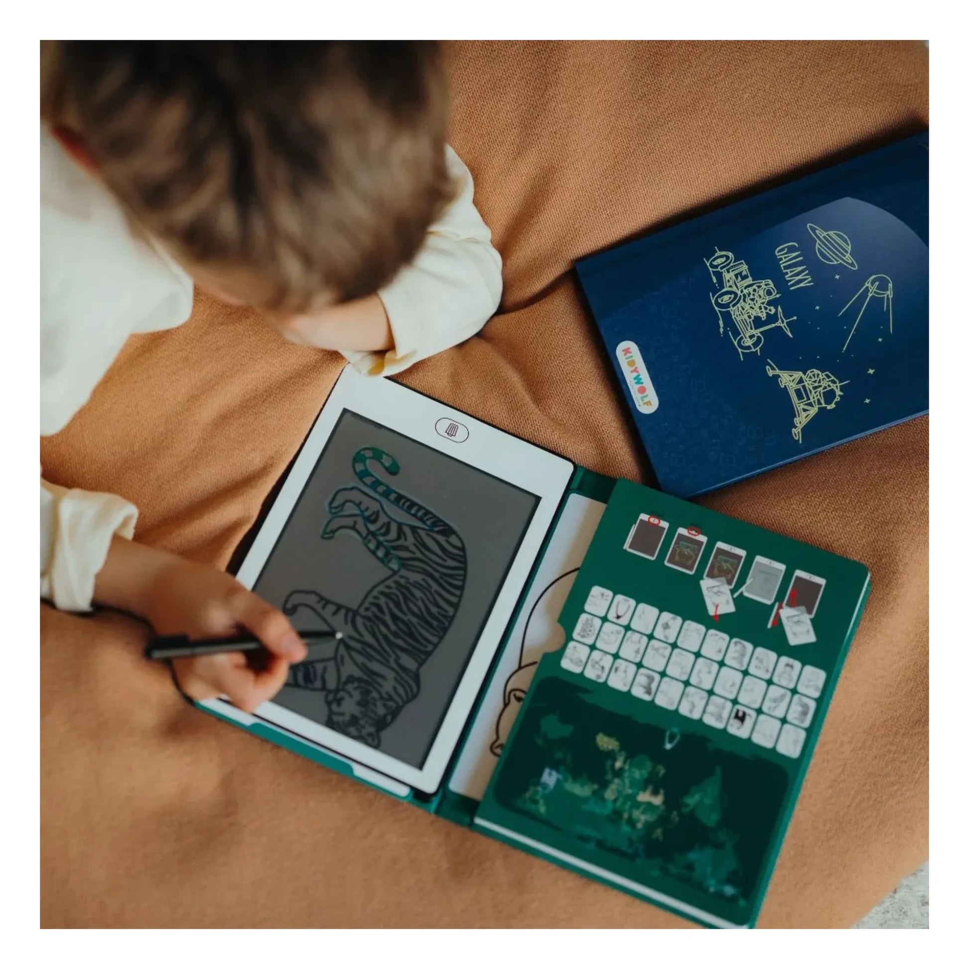 Kidywolf - Kidydraw Mini drawing board | Dark green