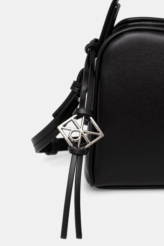 Calvin Klein чанта crossbody дамска