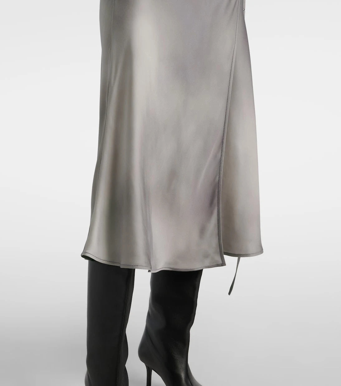 Acne Studios - تنورة ساتان ملفوفة