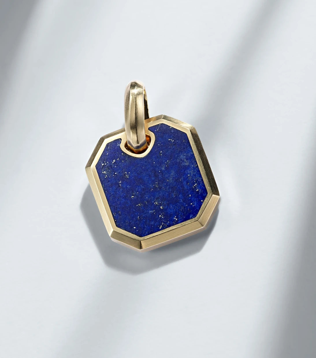David Yurman - Amulet 18kt gold pendant with lapis lazuli