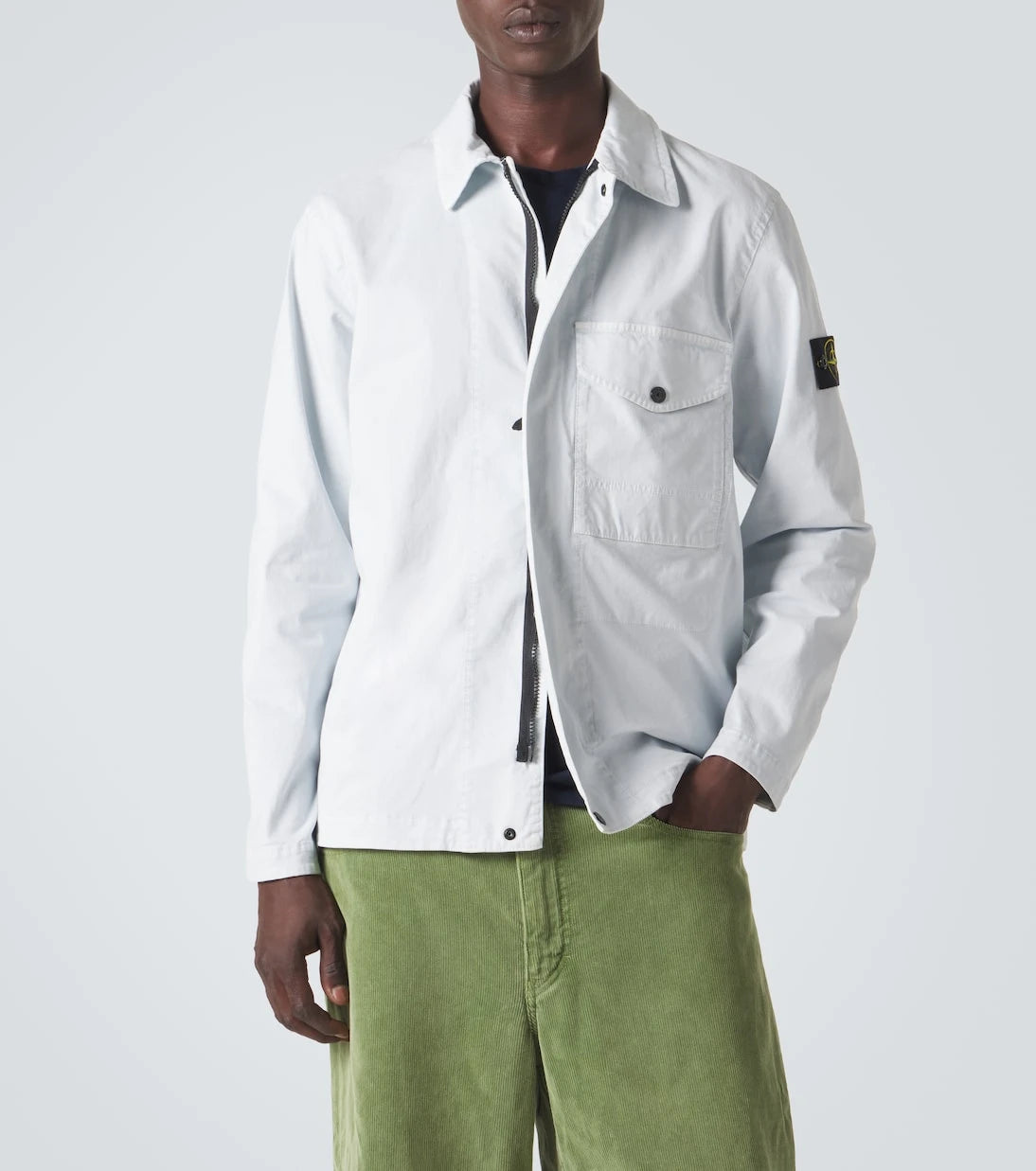 Stone Island - قميص علوي من قماش الكانفاس القطني بتطريز البوصلة
