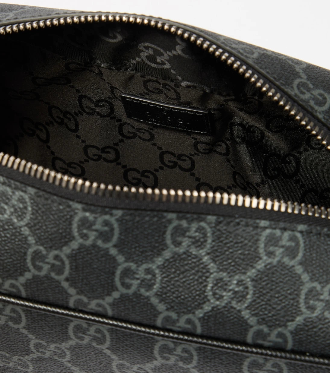 Gucci - GG Canvas pouch