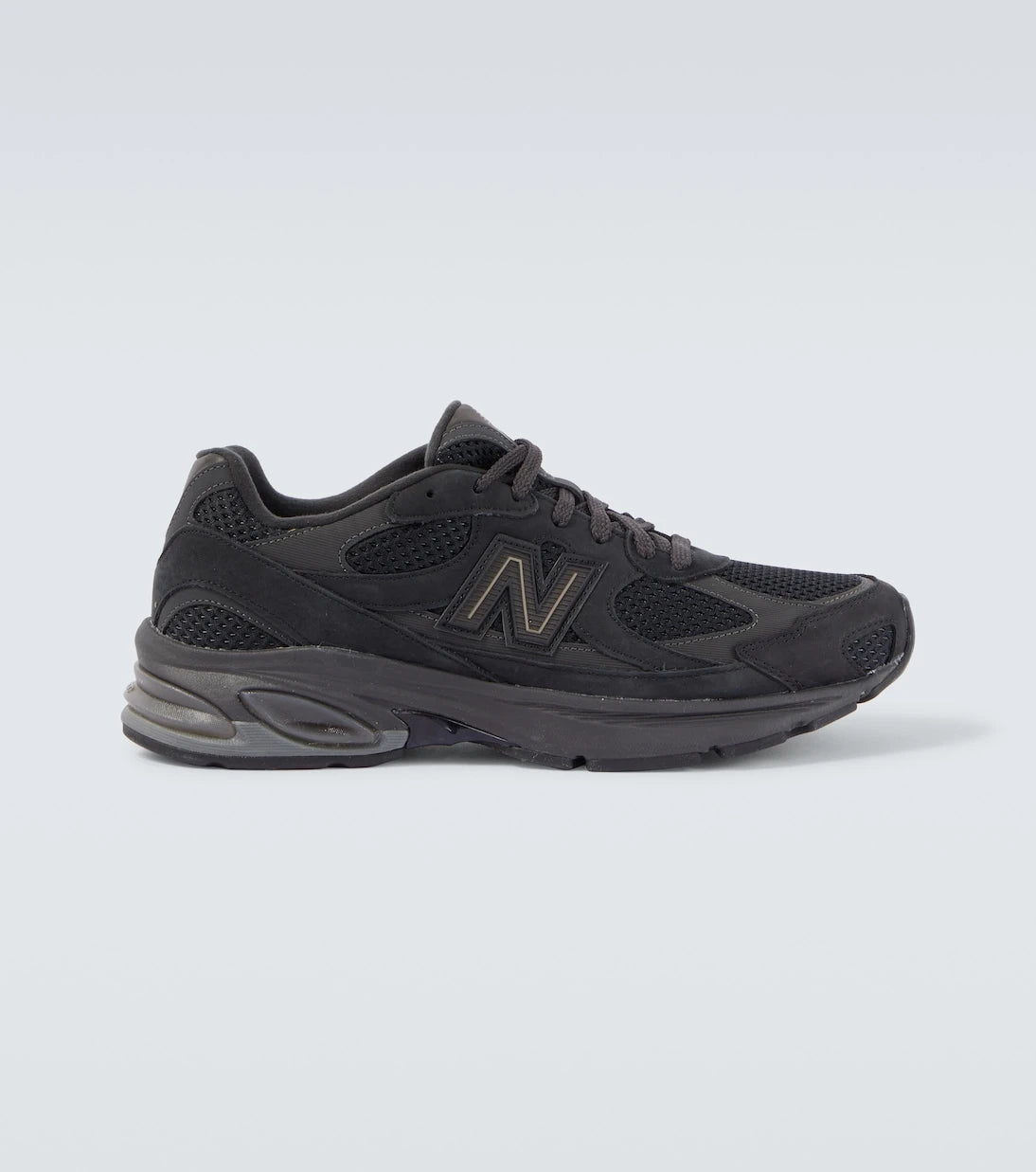 New Balance - حذاء رياضي من الشامواه والشبك طراز 2010
