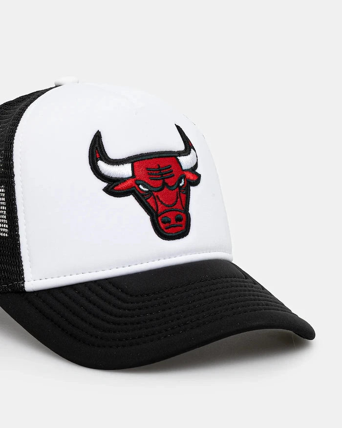 Шапка с козирка New Era NBA Flower Trucker Bulls
