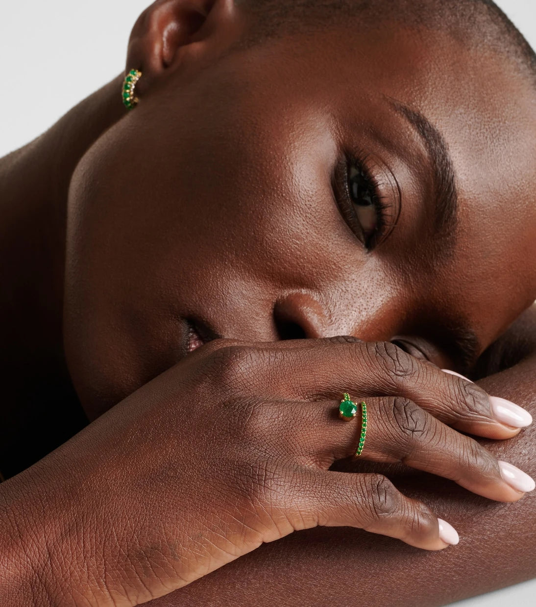 Ileana Makri - Grass Seed 18kt yellow gold ring with emeralds
