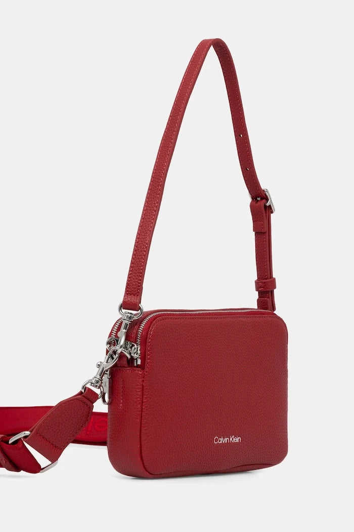 Calvin Klein kadın suni deri çapraz çanta