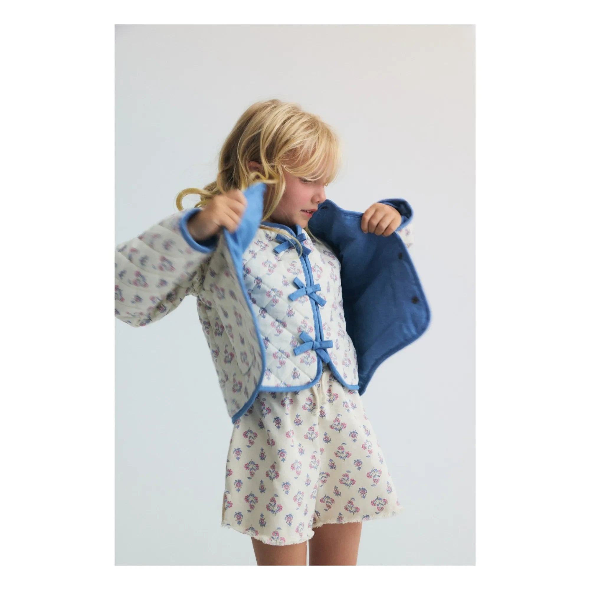 the new society - Clavel Floral Sleeveless Vest | Ecru