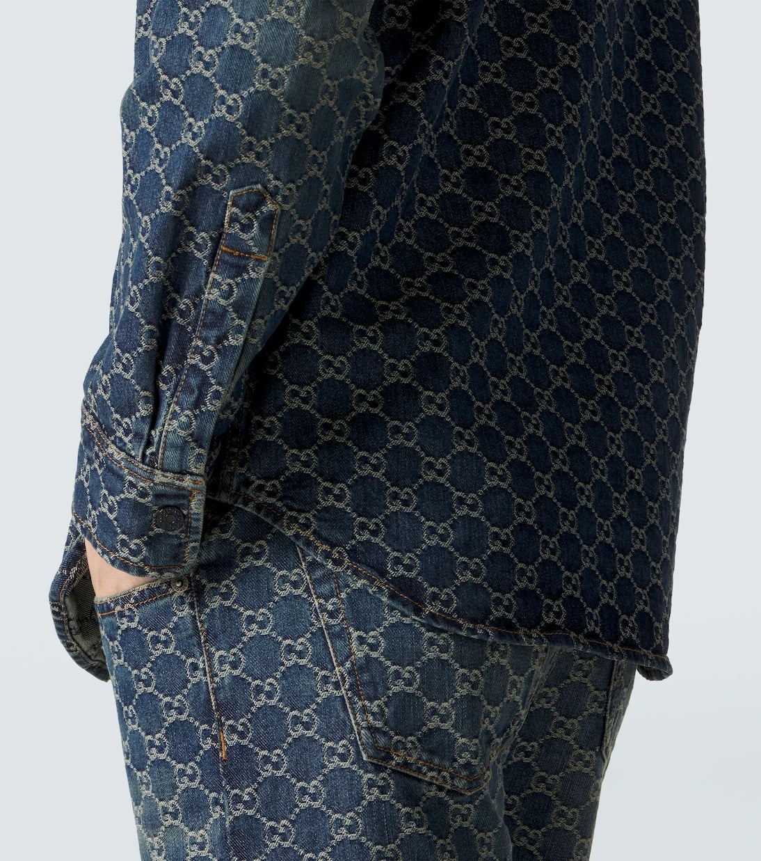 Gucci - قميص من الدنيم الجاكار بنقشة GG