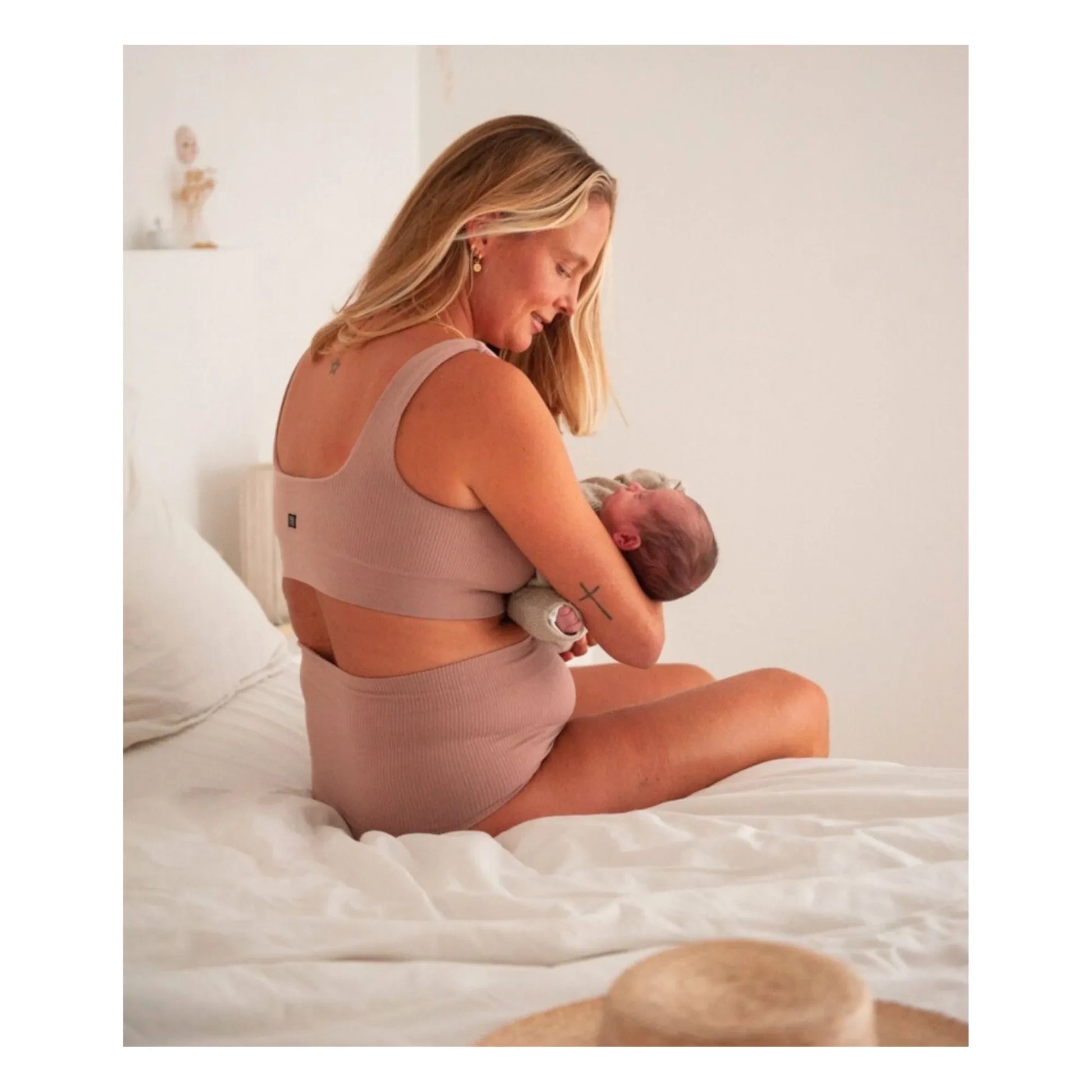 Mama Hangs - Everyday high-waisted panties | Terracotta