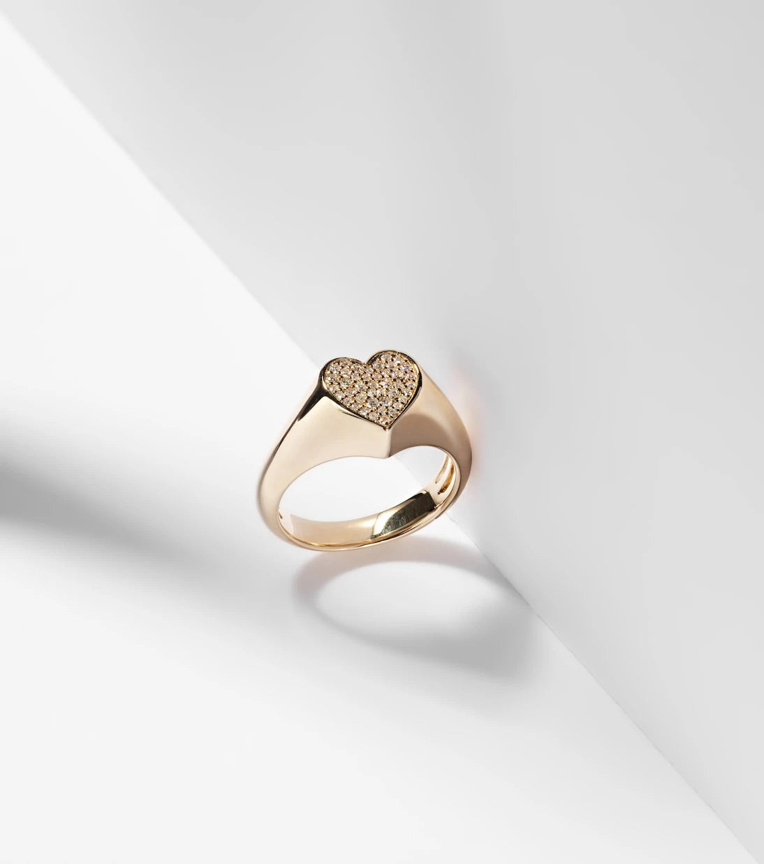 Sydney Evan - 14kt yellow gold heart ring with diamonds