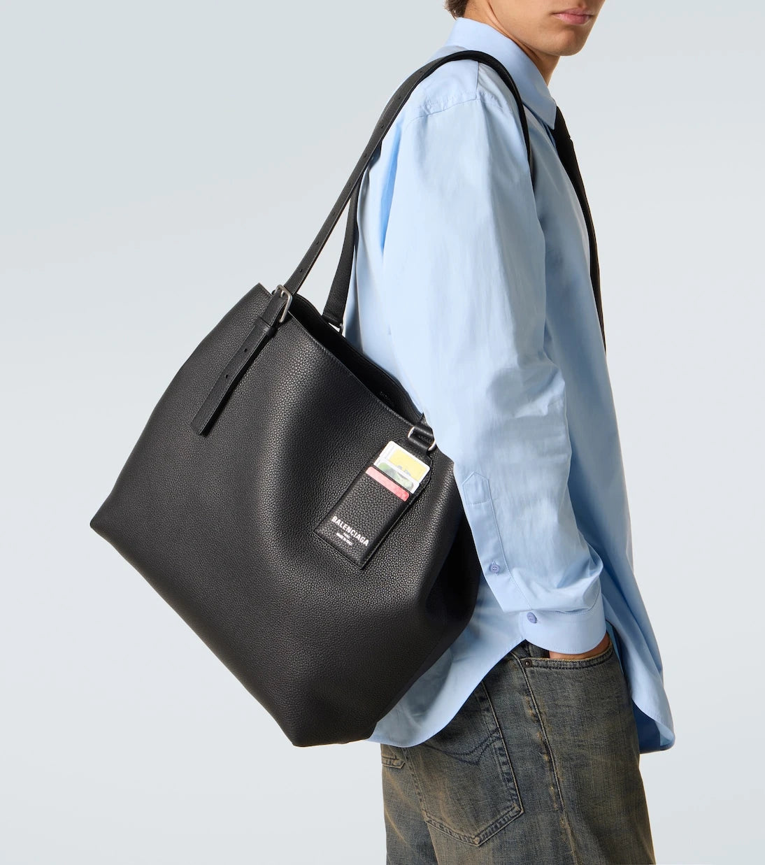 Balenciaga - حقيبة حمل من الجلد المحبب