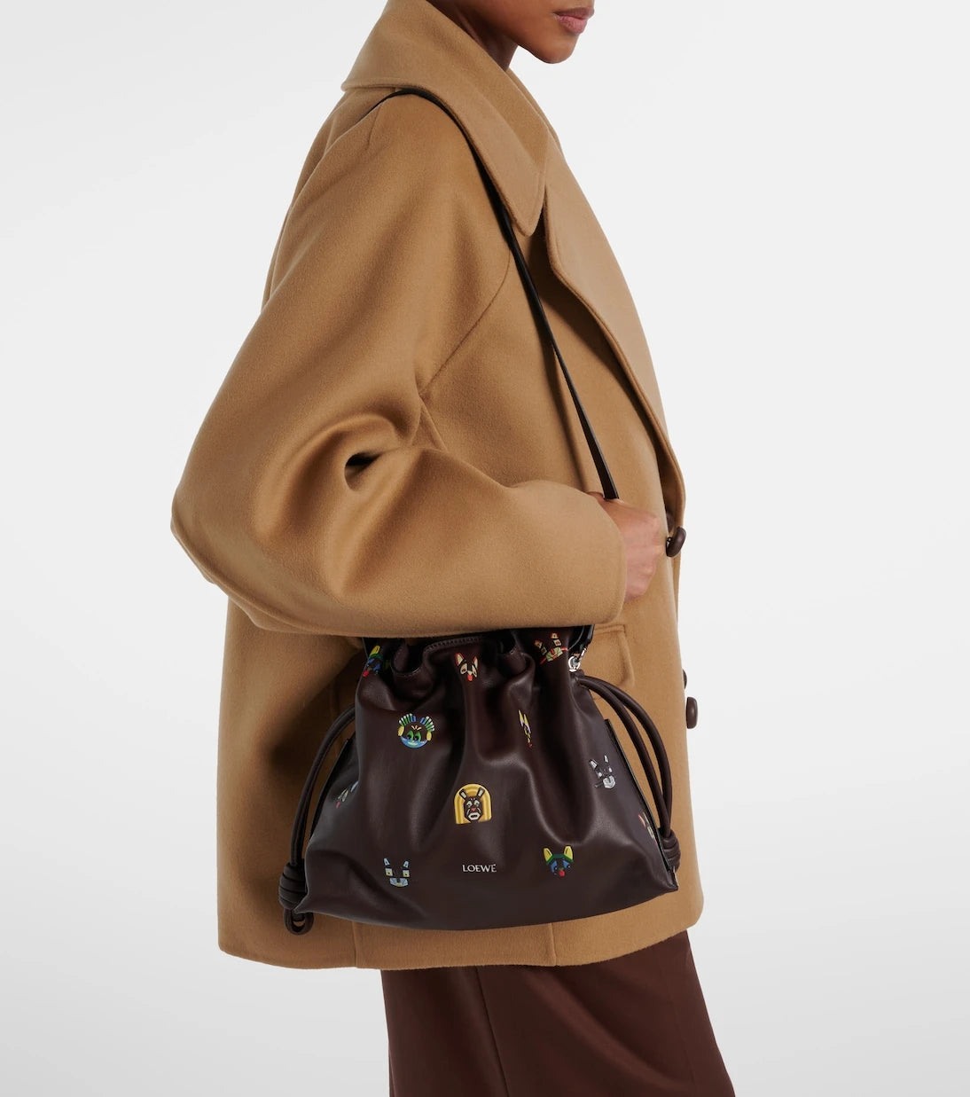 Loewe - حقيبة كلاتش فلامنكو متوسطة الحجم بتعاون مع لويس واين