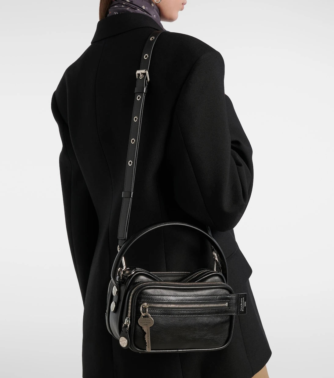 Acne Studios - حقيبة كاميرو كيت جلدية بمقبض علوي