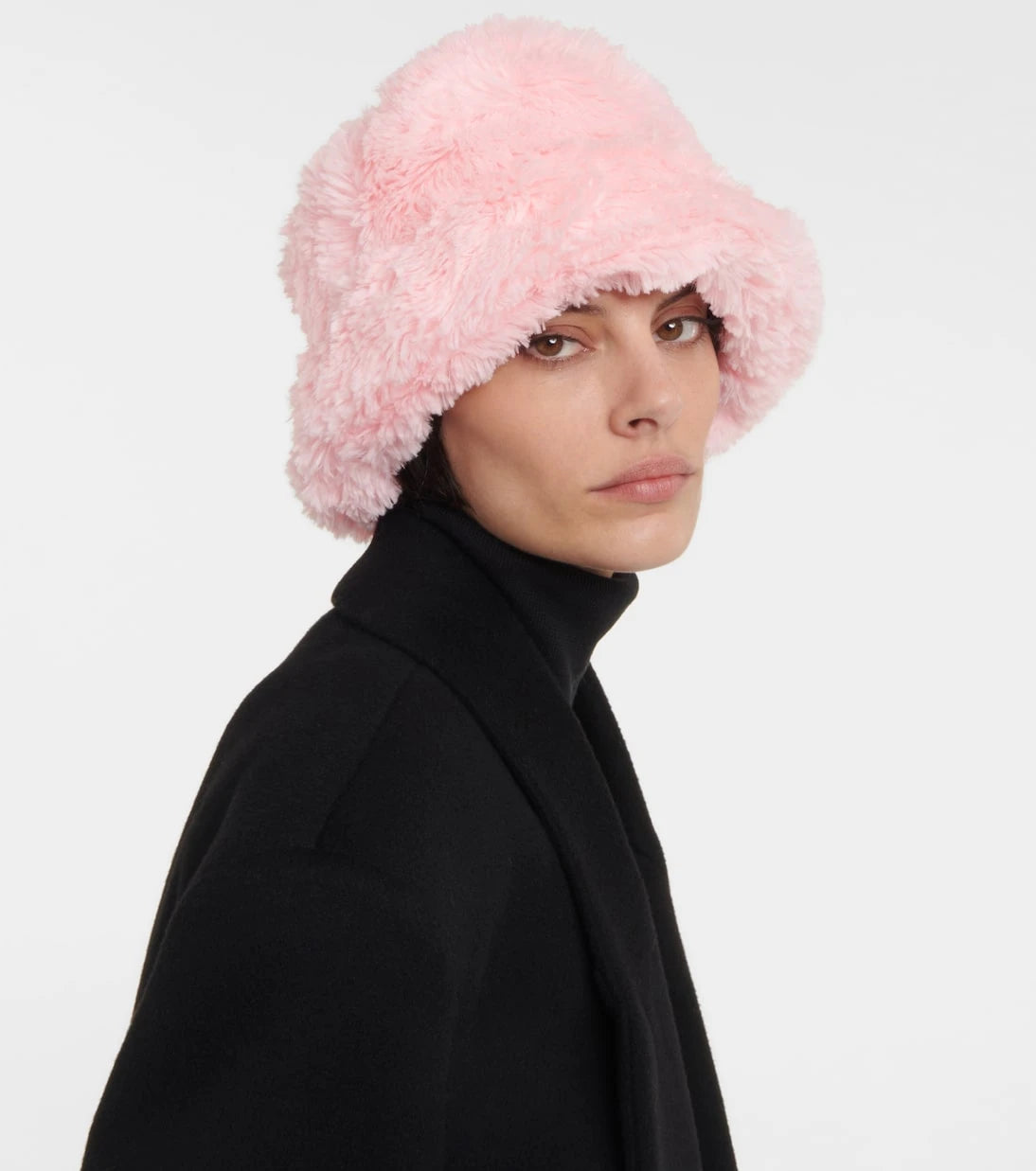 Ruslan Baginskiy - Faux fur bucket hat