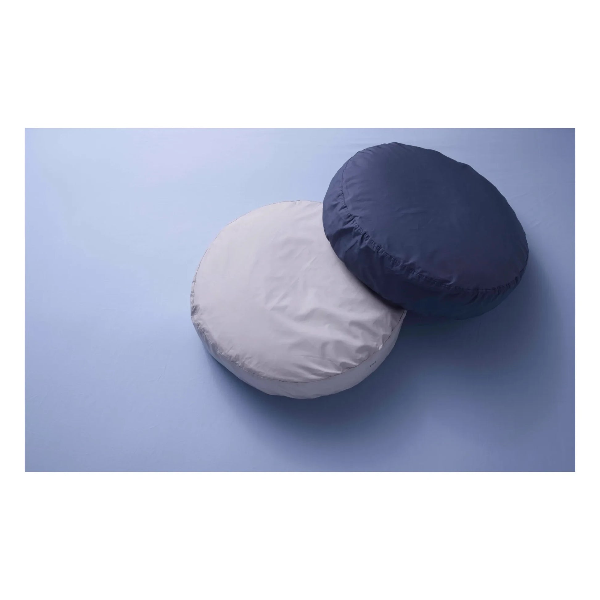 Suite 702 - Organic Cotton Percale Round Cushion | Navy blue