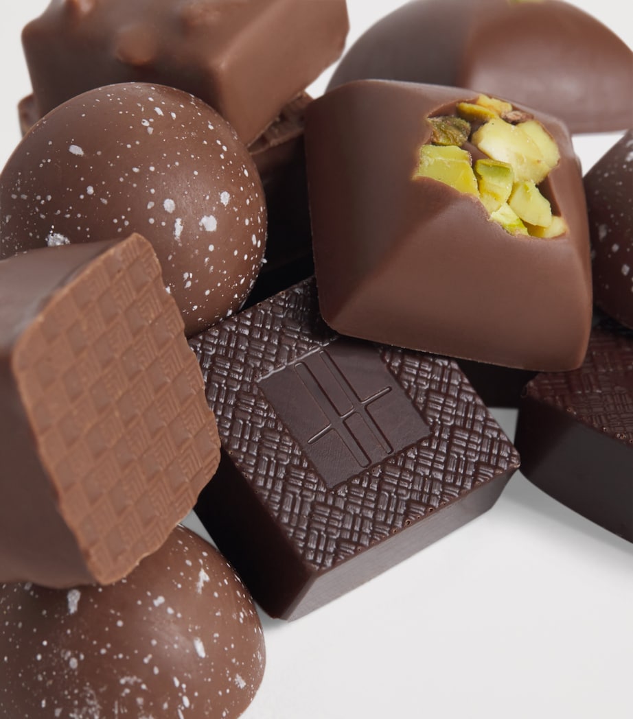 Caramel & Nut Chocolate 15-Piece Collection (125g)