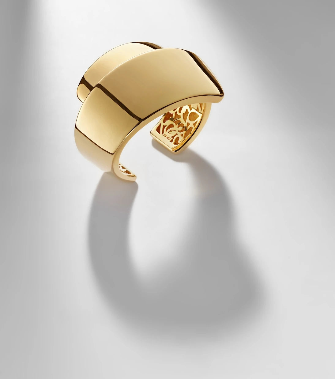 Engelbert - Divino 18kt gold cuff bracelet