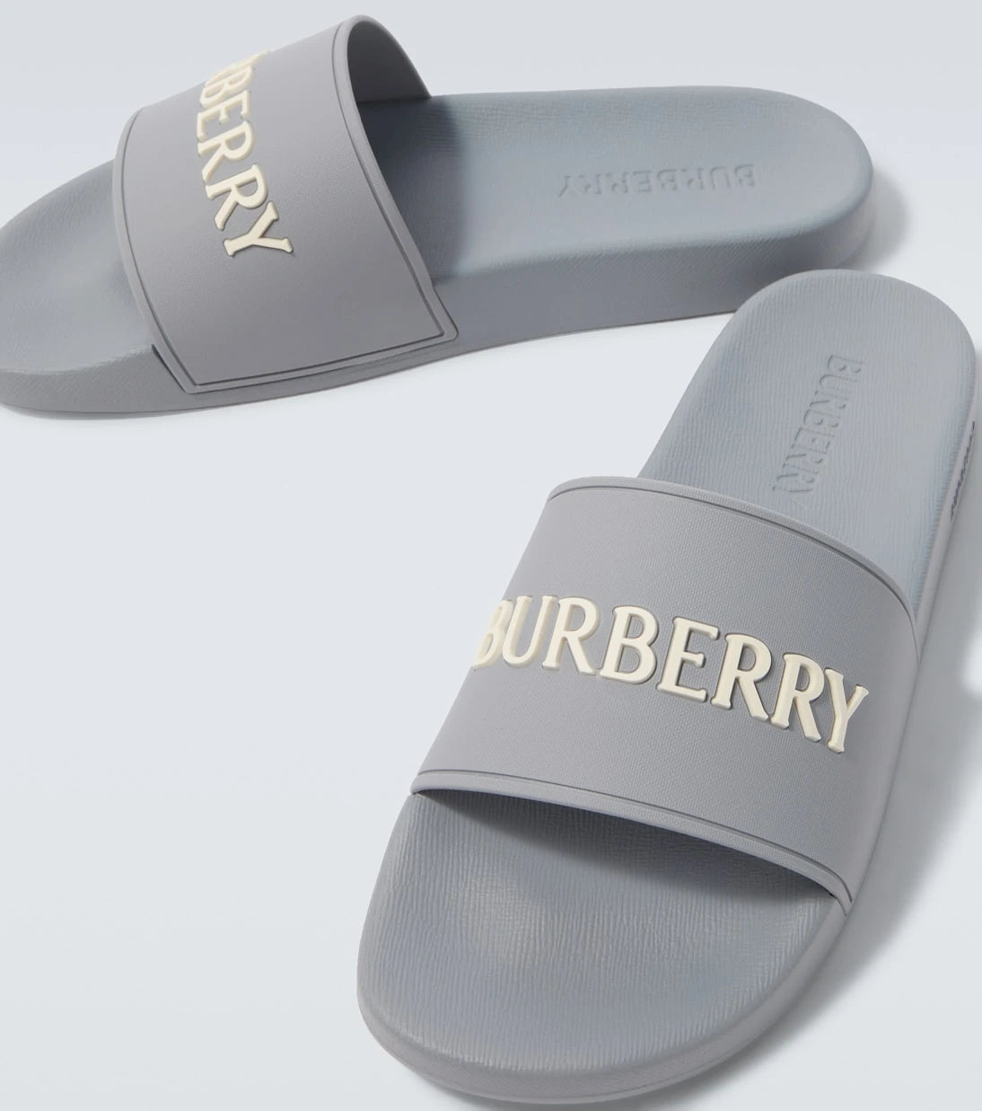Burberry - Logo slides
