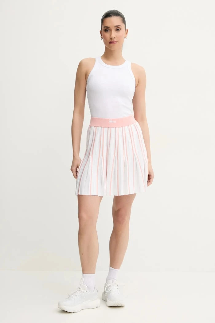 Пола Guess
