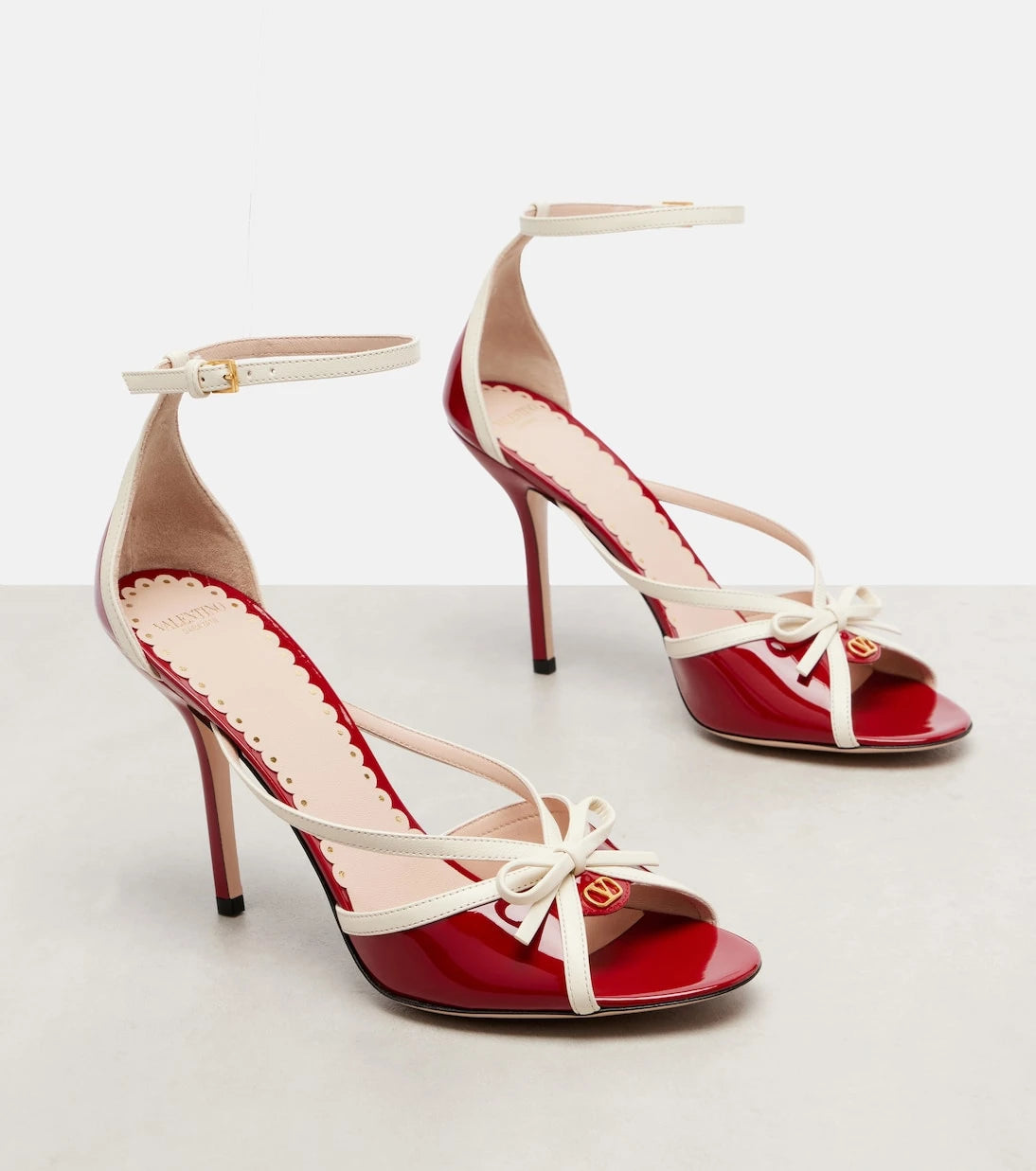 Valentino Garavani - Bepointy 100 patent leather sandals