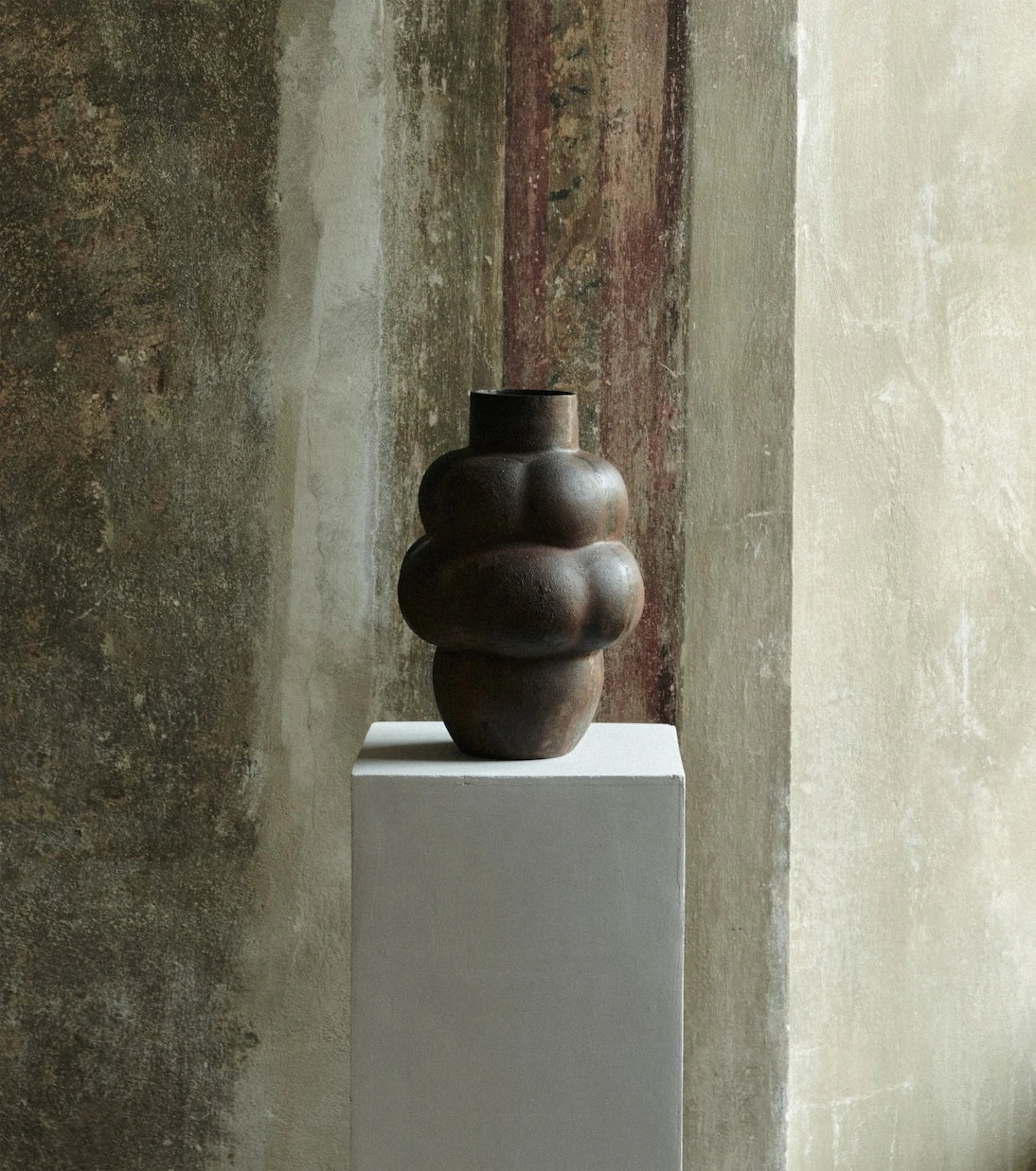Louise Roe - Balloon Object 005 cast iron vase