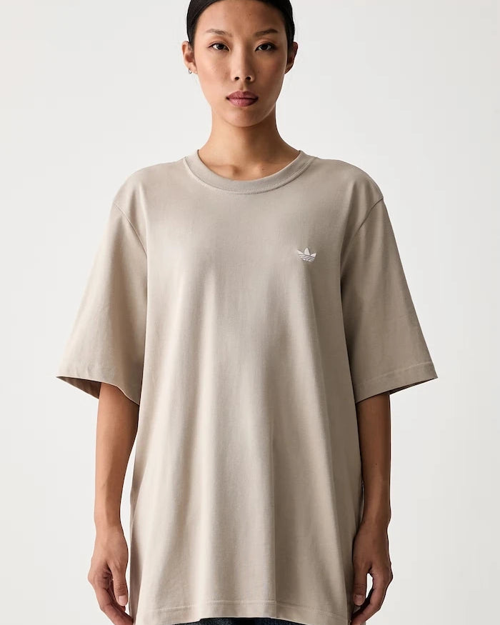 adidas Originals kadın pamuklu Essentials tişört